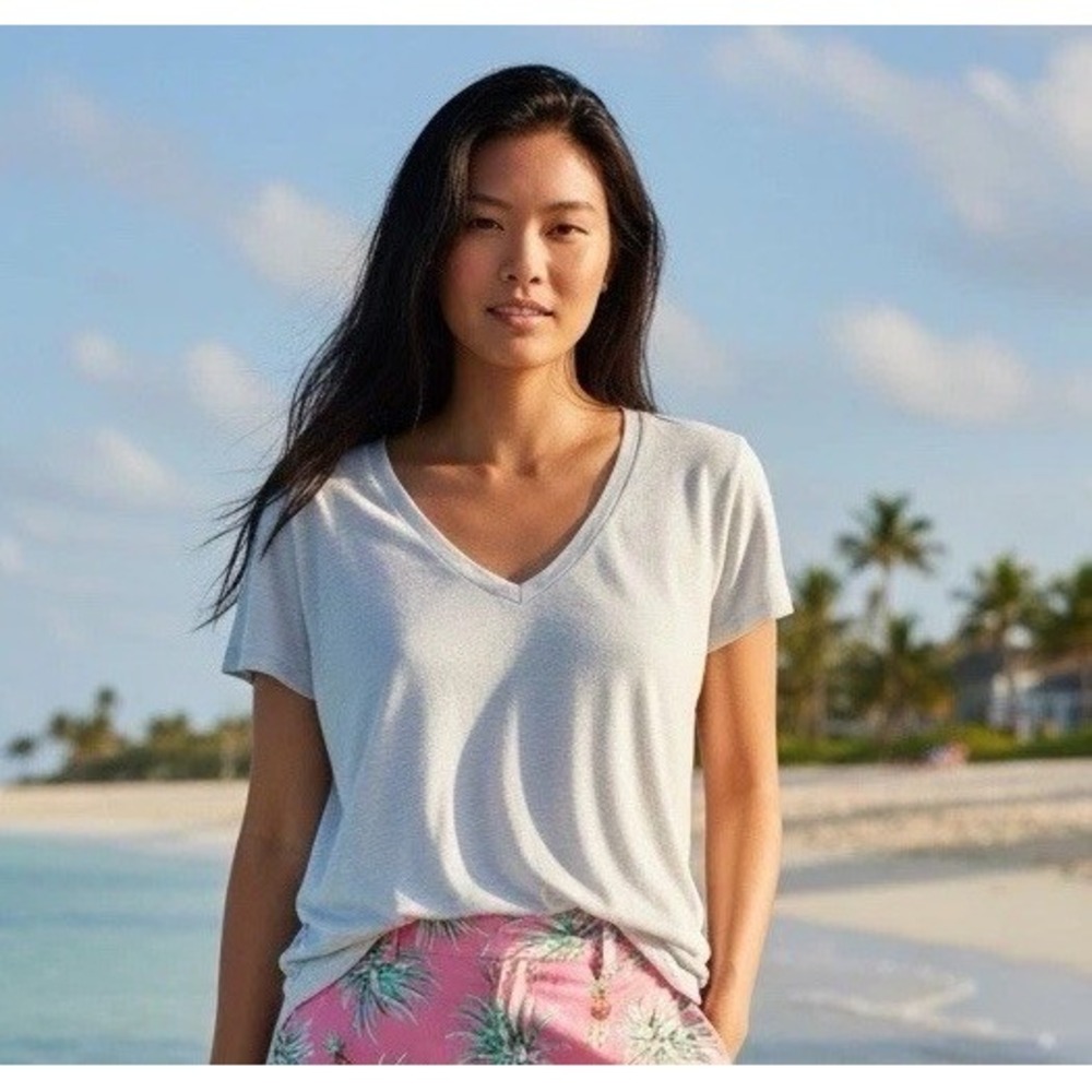 NEW Lilly‎ Pulitzer Etta V Neck Top RESORT White T Shirt Size XS Blouse X Small